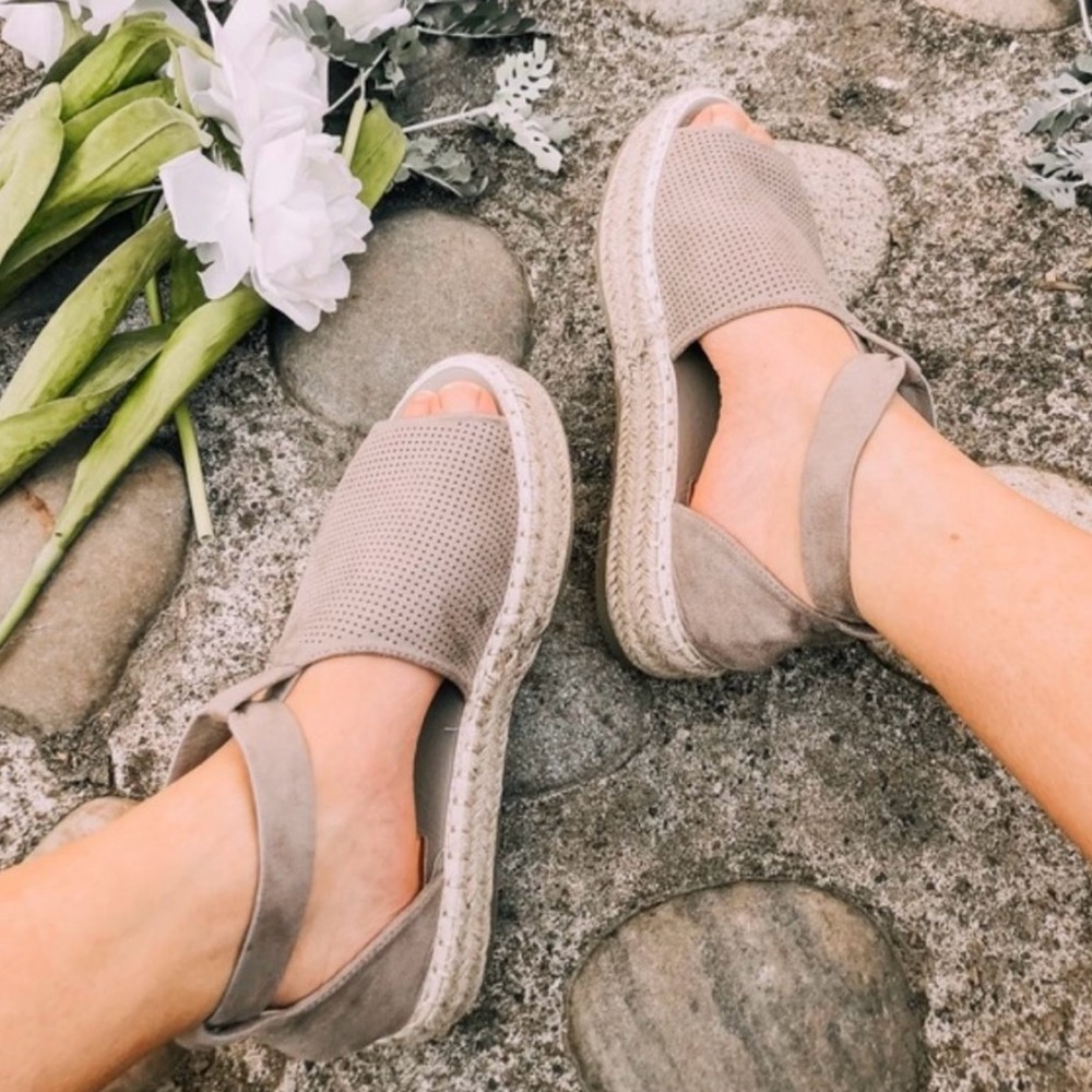 NWT Suede sandals